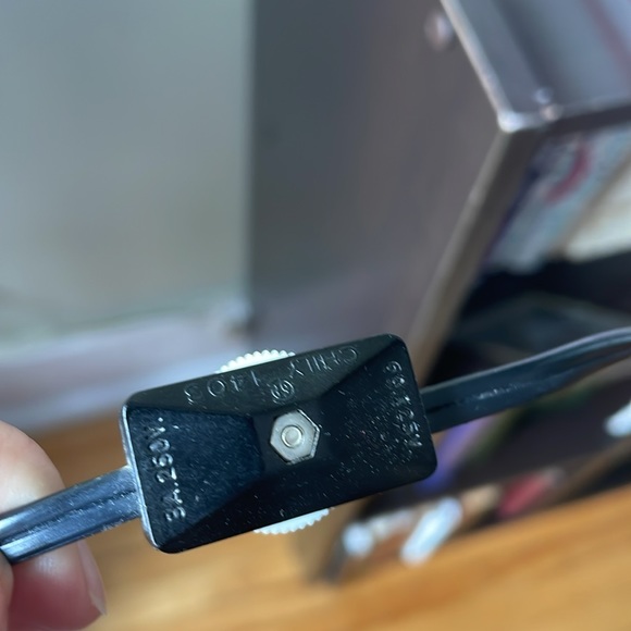 VINTAGE MUSICAL FIBER OPTIC LAMP
FLORAL 1980’S TABLE LAMP CHANGES COLOUR - Picture 10 of 10